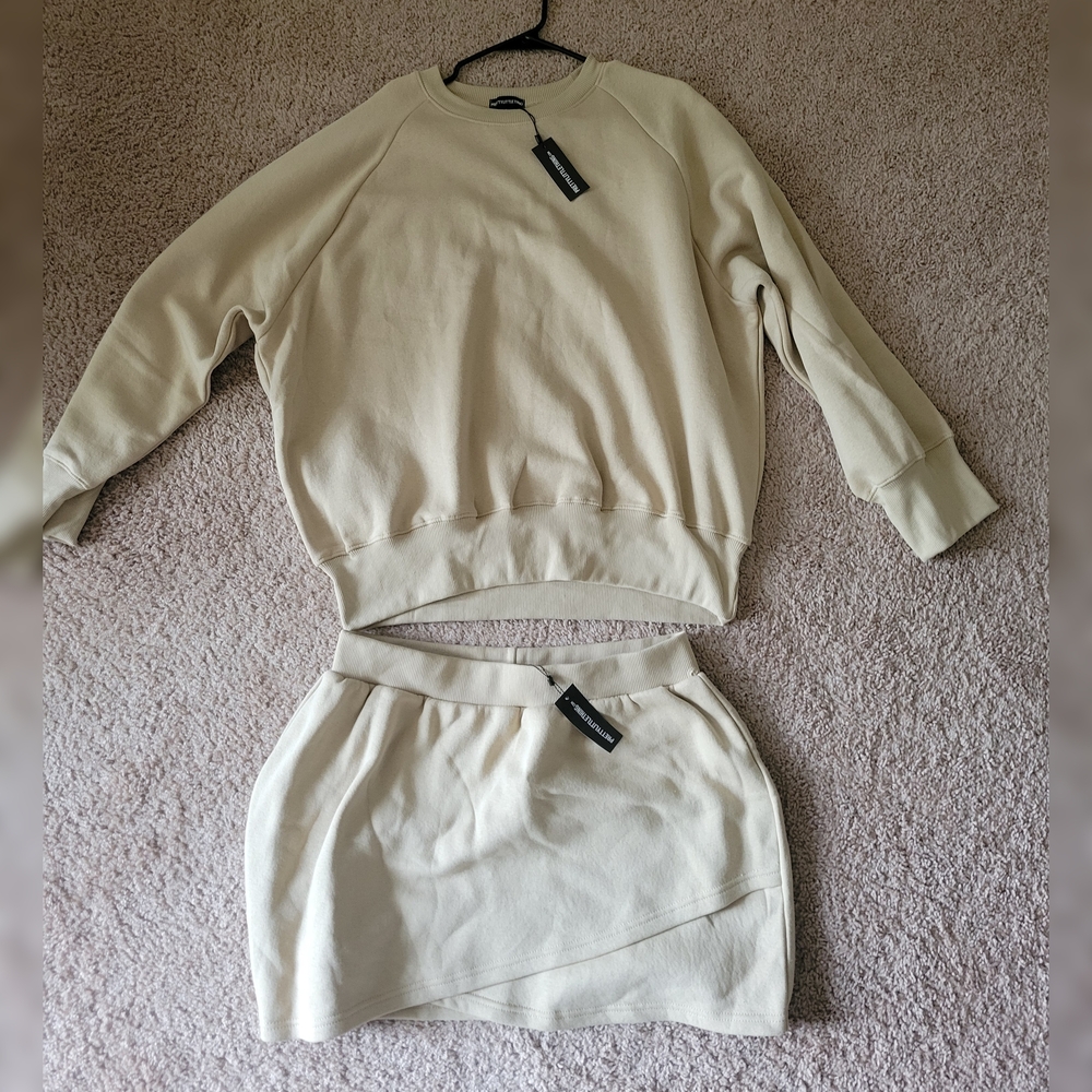 FINAL PRICE DROP NWT PrettyLittleThing Cream Mini Skirt Crewneck Matching Set - Picture 3 of 10